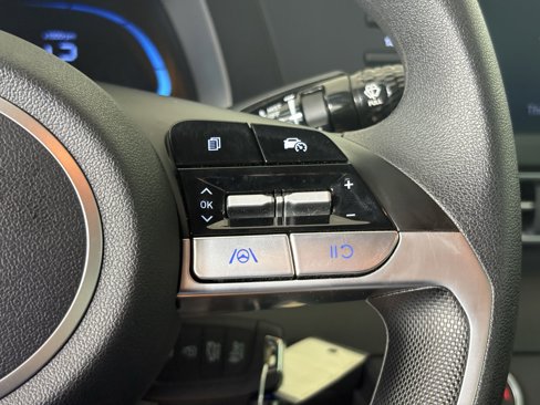 Used 2025 Hyundai Elantra SE image 18