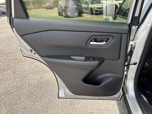 Used 2024 Nissan Rogue SV image 33