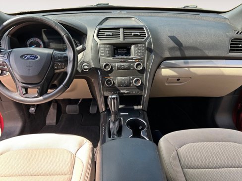 Used 2018 Ford Explorer XLT image 10