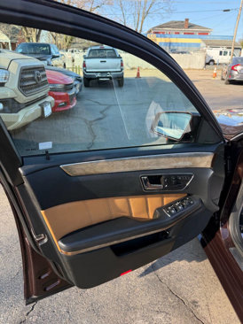 Used 2010 Mercedes-Benz E 550 4MATIC Sedan image 9