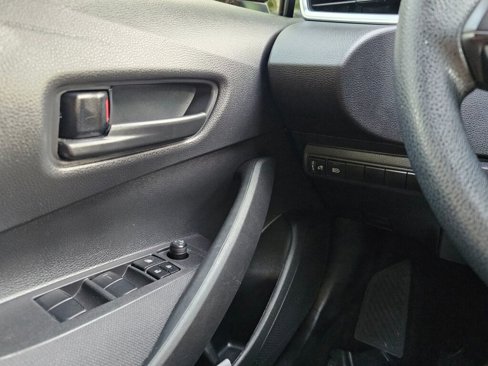Used 2022 Toyota Corolla LE image 29
