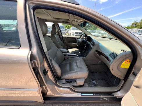 Used 2002 Volvo V70 Cross Country image 25