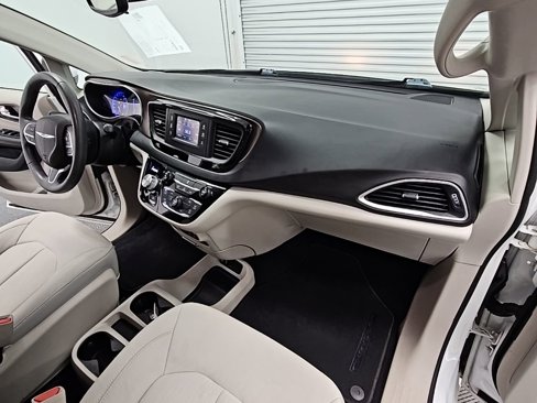 Used 2017 Chrysler Pacifica LX image 34