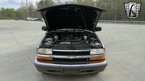Used 2002 Chevrolet S10 Pickup LS w/ LS Preferred Equipment Group image 12