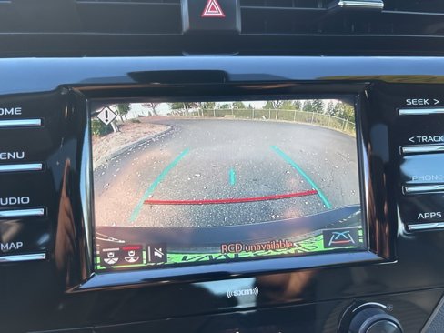 Used 2020 Toyota Camry SE image 17