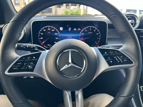Used 2025 Mercedes-Benz GLC 300 4MATIC image 21