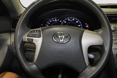Used 2011 Toyota Camry LE image 10