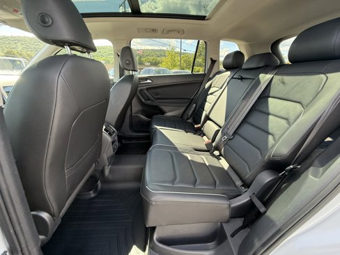 Used 2019 Volkswagen Tiguan SEL Premium image 19