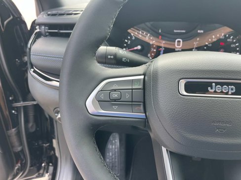 New 2025 Jeep Compass Latitude w/ Altitude Special Edition image 17