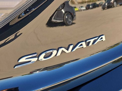 Used 2017 Hyundai Sonata Limited image 12