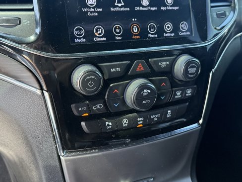 Used 2020 Jeep Grand Cherokee Limited image 25