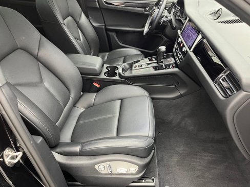 Certified 2024 Porsche Macan image 36