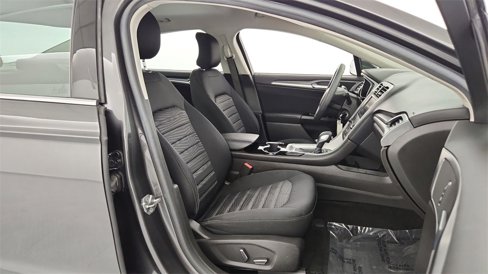 Used 2016 Ford Fusion SE image 25