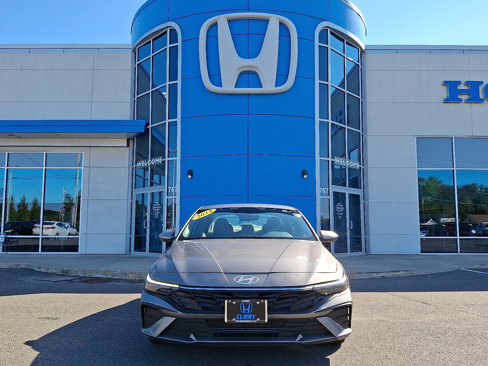 Used 2024 Hyundai Elantra SEL image 2
