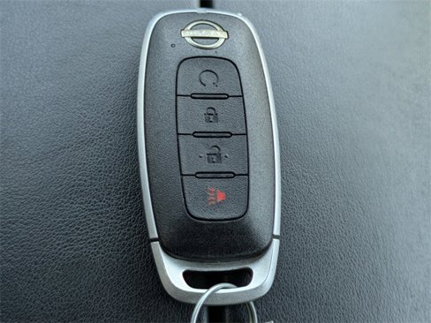 Used 2023 Nissan Rogue SV image 31