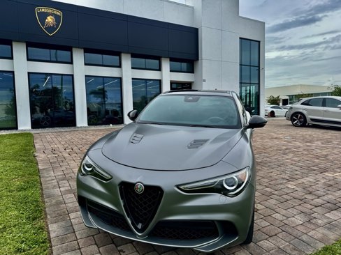 Used 2019 Alfa Romeo Stelvio Quadrifoglio image 2