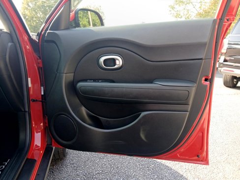 Used 2017 Kia Soul + image 15