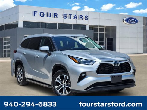 Used 2022 Toyota Highlander XLE image 1