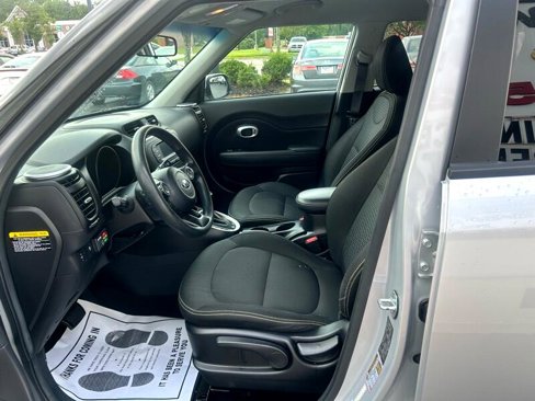 Used 2016 Kia Soul + image 9