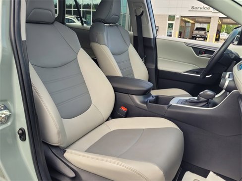 Used 2022 Toyota RAV4 XLE Premium image 19