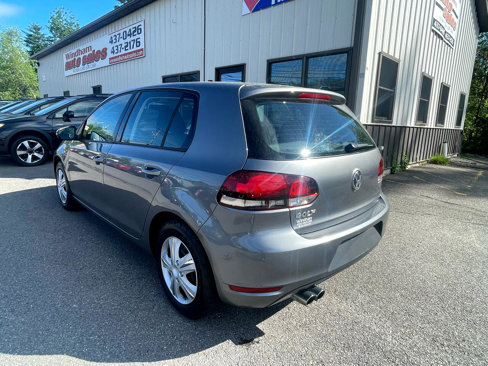 Used 2011 Volkswagen Golf 4-Door image 6