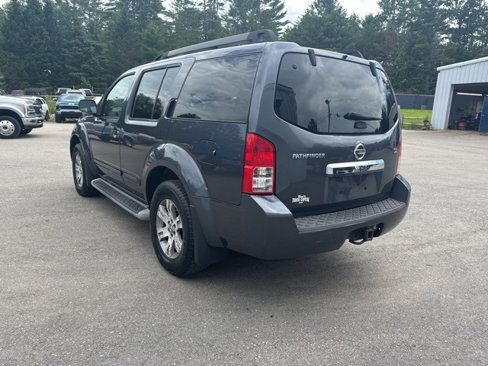 Used 2010 Nissan Pathfinder SE w/ SE Premium Journey Pkg image 3