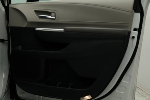 Used 2024 Toyota Sienna Limited image 47