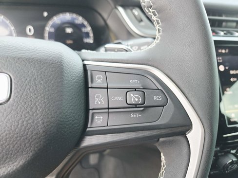 Used 2024 Jeep Grand Cherokee Altitude image 23