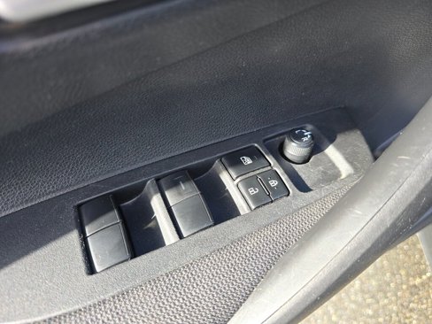 Used 2021 Toyota Corolla LE image 18