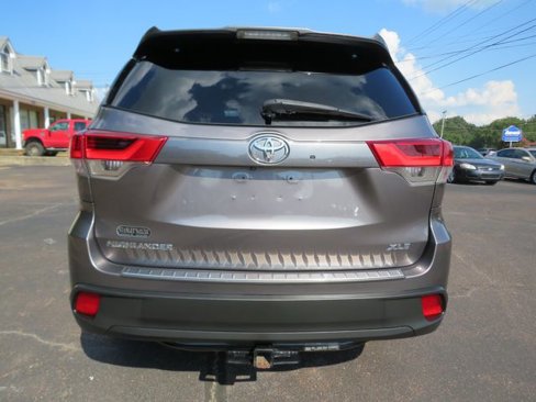 Used 2017 Toyota Highlander XLE image 12