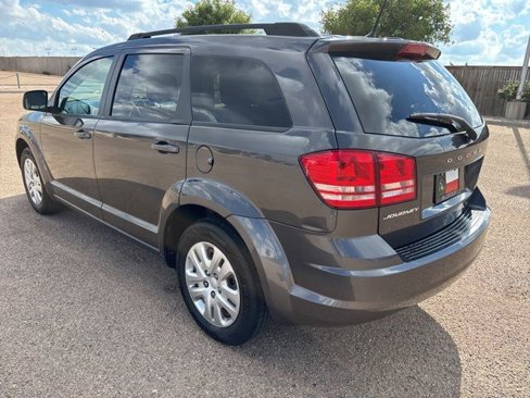 Used 2019 Dodge Journey SE image 4