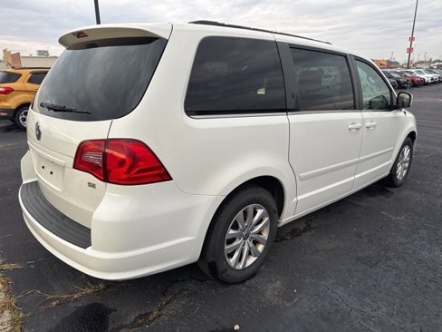 Used 2012 Volkswagen Routan SE image 4