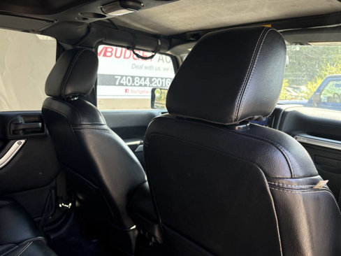 Used 2015 Jeep Wrangler Unlimited Sahara w/ Dual Top Group image 27