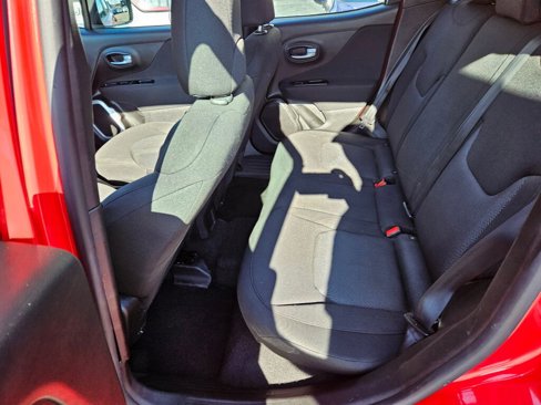 Used 2019 Jeep Renegade Sport image 21