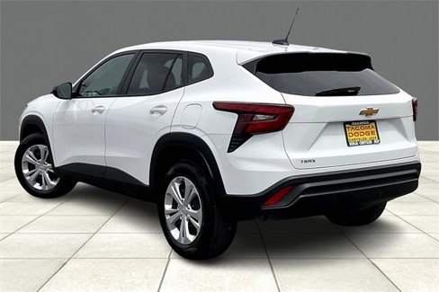 Used 2025 Chevrolet Trax LS image 12
