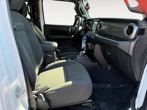 Used 2019 Jeep Wrangler Unlimited Sahara image 16