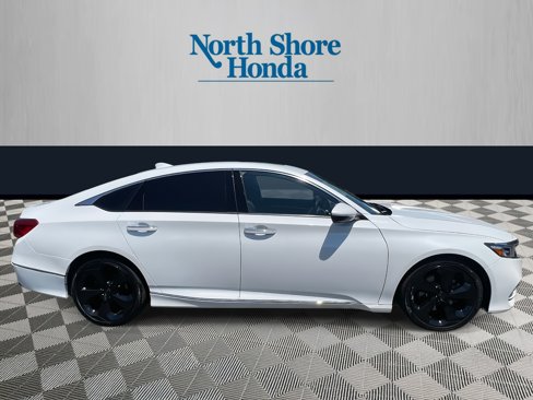 Certified 2018 Honda Accord Touring image 3