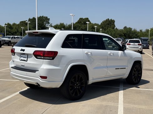 Used 2021 Jeep Grand Cherokee Laredo X image 4