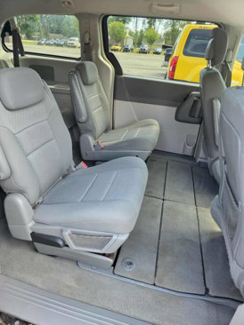 Used 2010 Chrysler Town & Country LX w/ PWR Convenience Group image 8