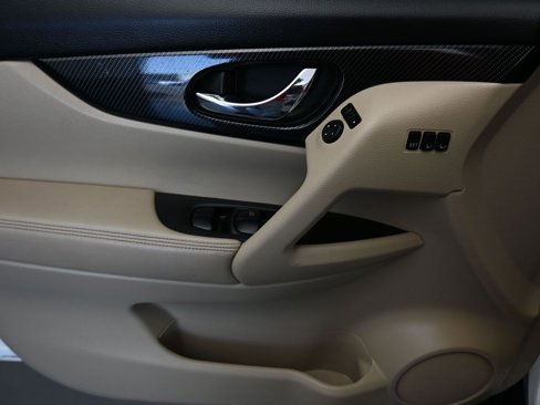 Used 2019 Nissan Rogue SL w/ Premium Package image 10