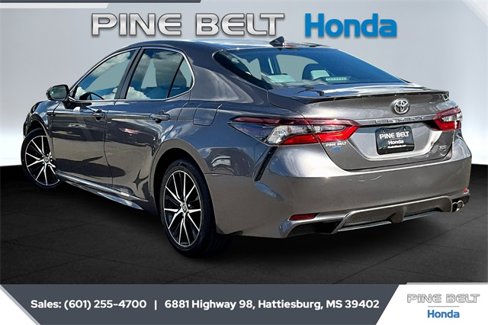 Used 2022 Toyota Camry SE image 2