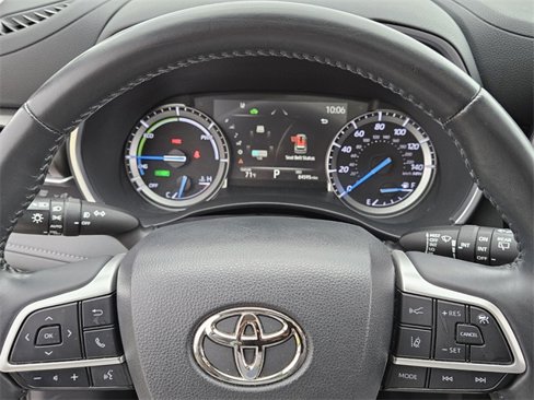 Used 2022 Toyota Highlander XLE image 25