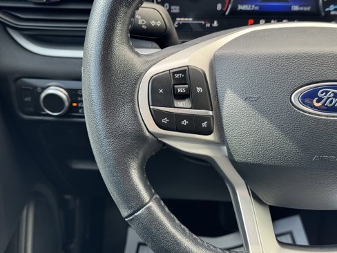 Used 2022 Ford Explorer XLT image 16