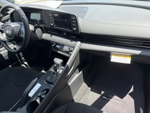 New 2025 Hyundai Elantra Sport image 16