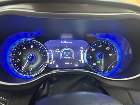 Used 2022 Chrysler Pacifica Touring-L image 18