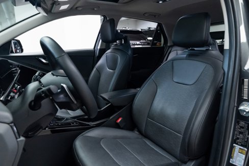 Used 2023 Kia Niro SX image 17