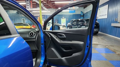 Used 2016 Chevrolet Trax LT w/ LT Convenience Package image 12
