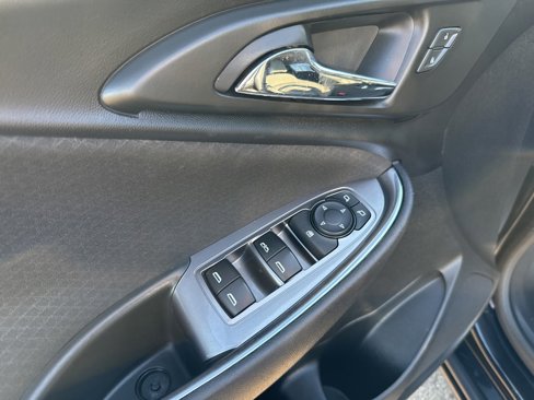 Used 2020 Chevrolet Malibu LT image 11