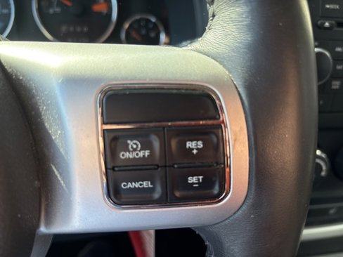 Used 2016 Jeep Compass Latitude image 13