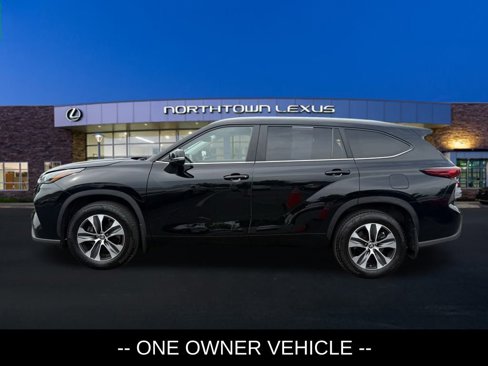 Used 2023 Toyota Highlander L image 2